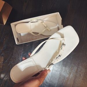 Urban Outfitters White Kitten Heel Size 10